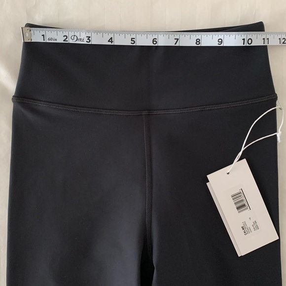 Johnny Was Calme Endurance Cropped Leggings - Picture 8 of 13